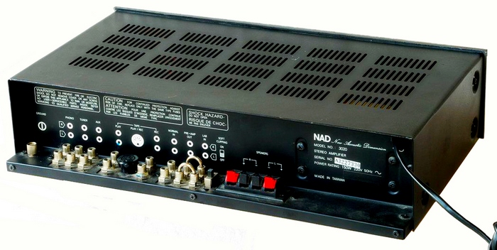   NAD 3020 